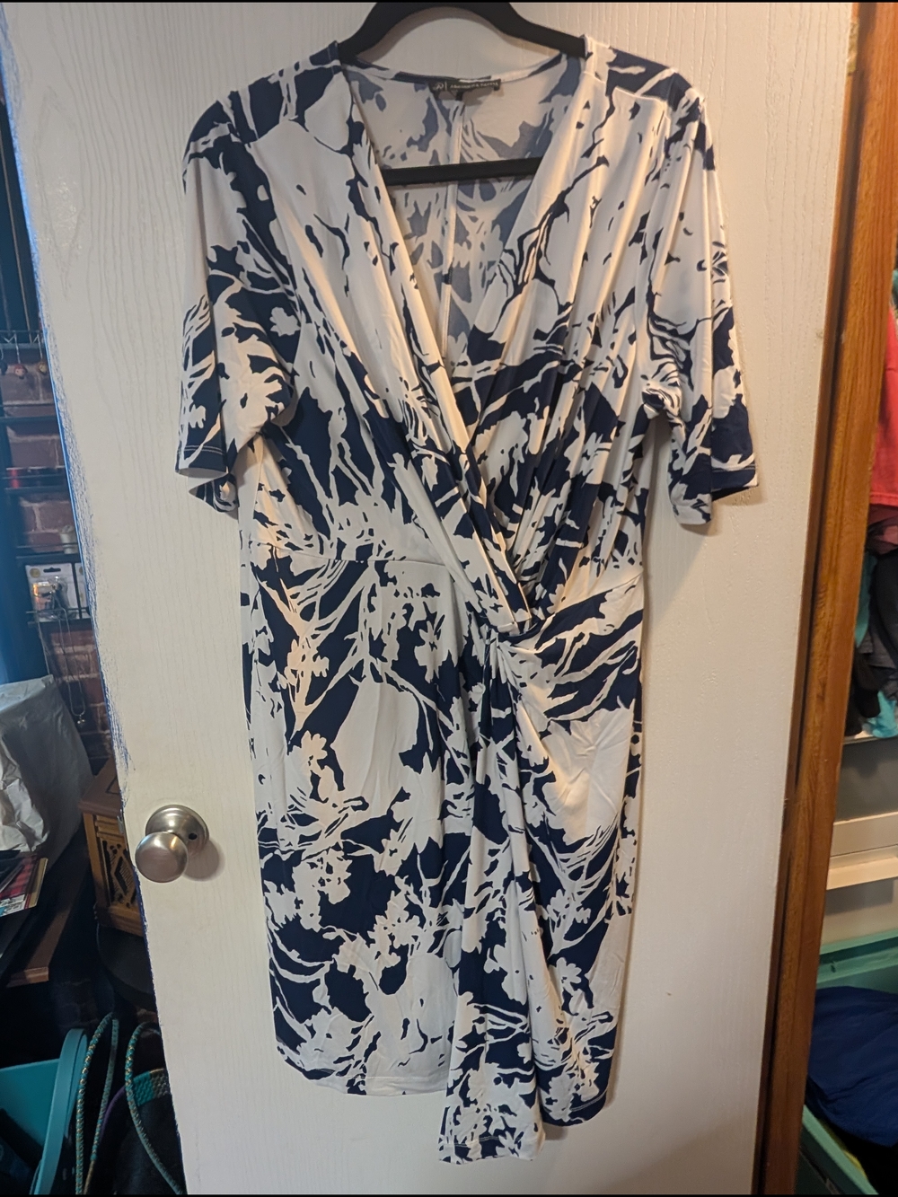 Adrianna Papell Navy and White Floral Wrap-Style Midi Dress (B132)